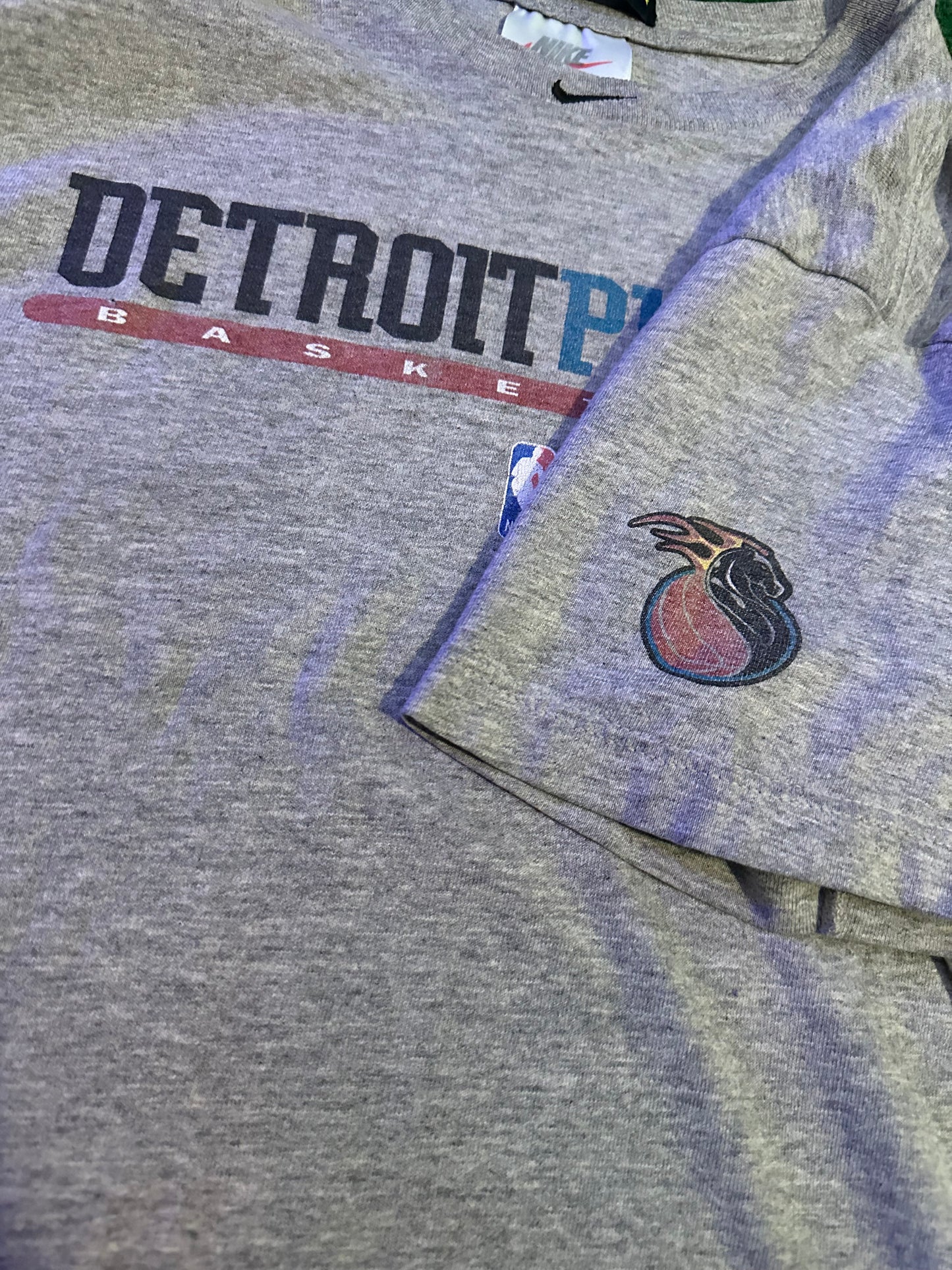 Vintage Nike Pistons Tee