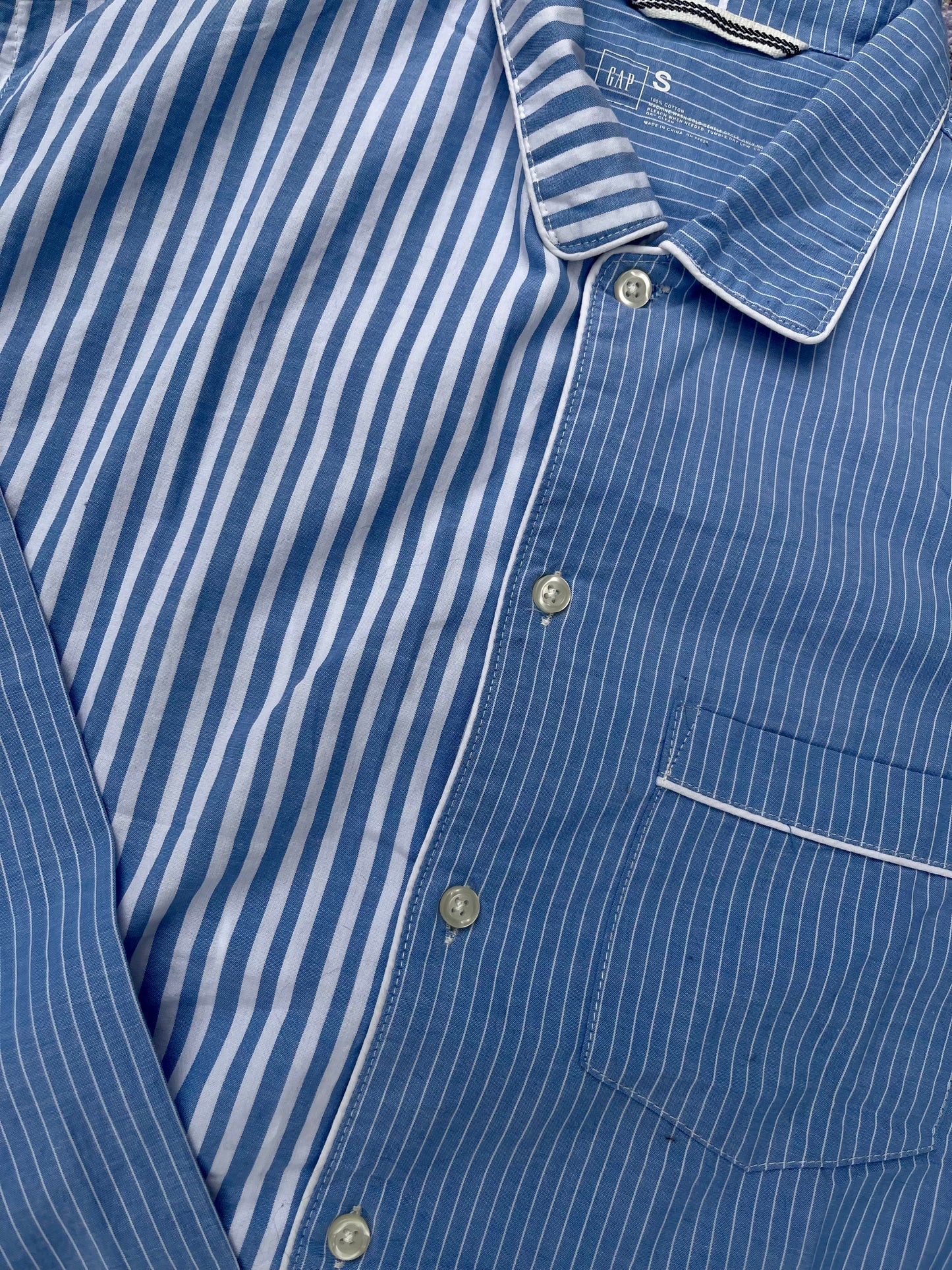 Gap Button Up Shirt